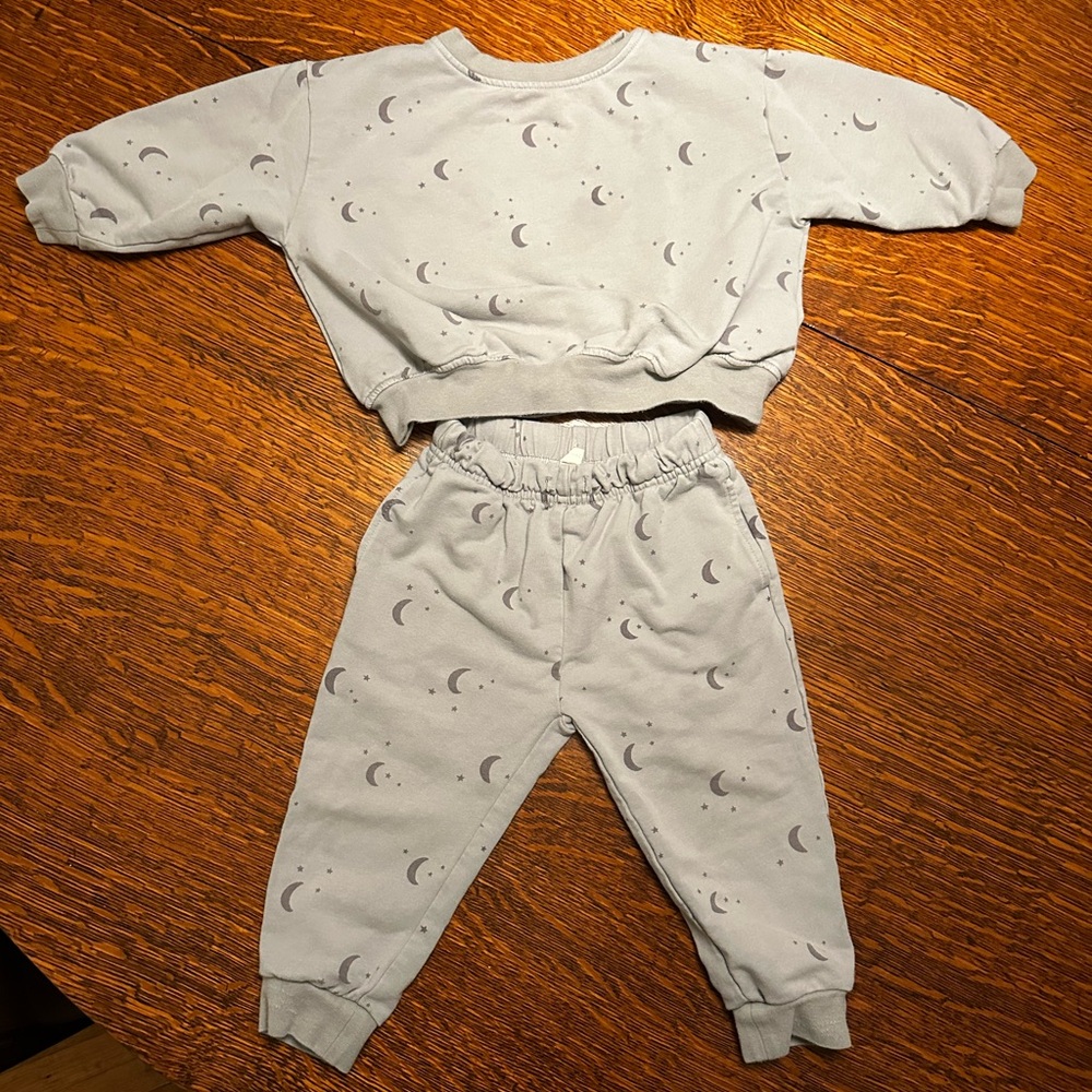 Quincy Mae Moon Patterned Gray Sweat Set